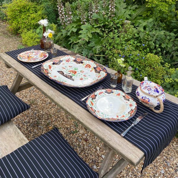 Dixie-Table-Runner-Black-Bench-One-Nine-Eight-Five-Sq-300dpi